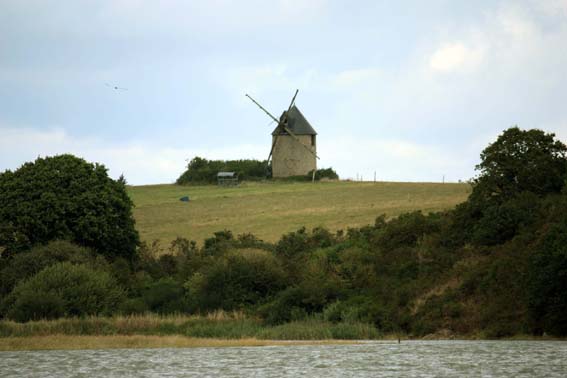 Meunier, tu dors... ton moulin...