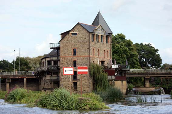 Les écluses sont souvent associées à des moulins en Bretagne